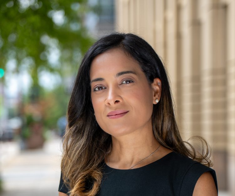 4 FOXXSTEM Headshot Roxana Roman